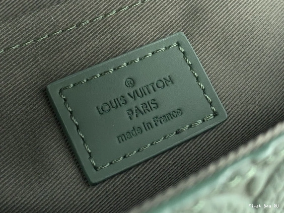 First bag LOUIS VUITTON Messenger-28*16*10cm S-Cape 0724